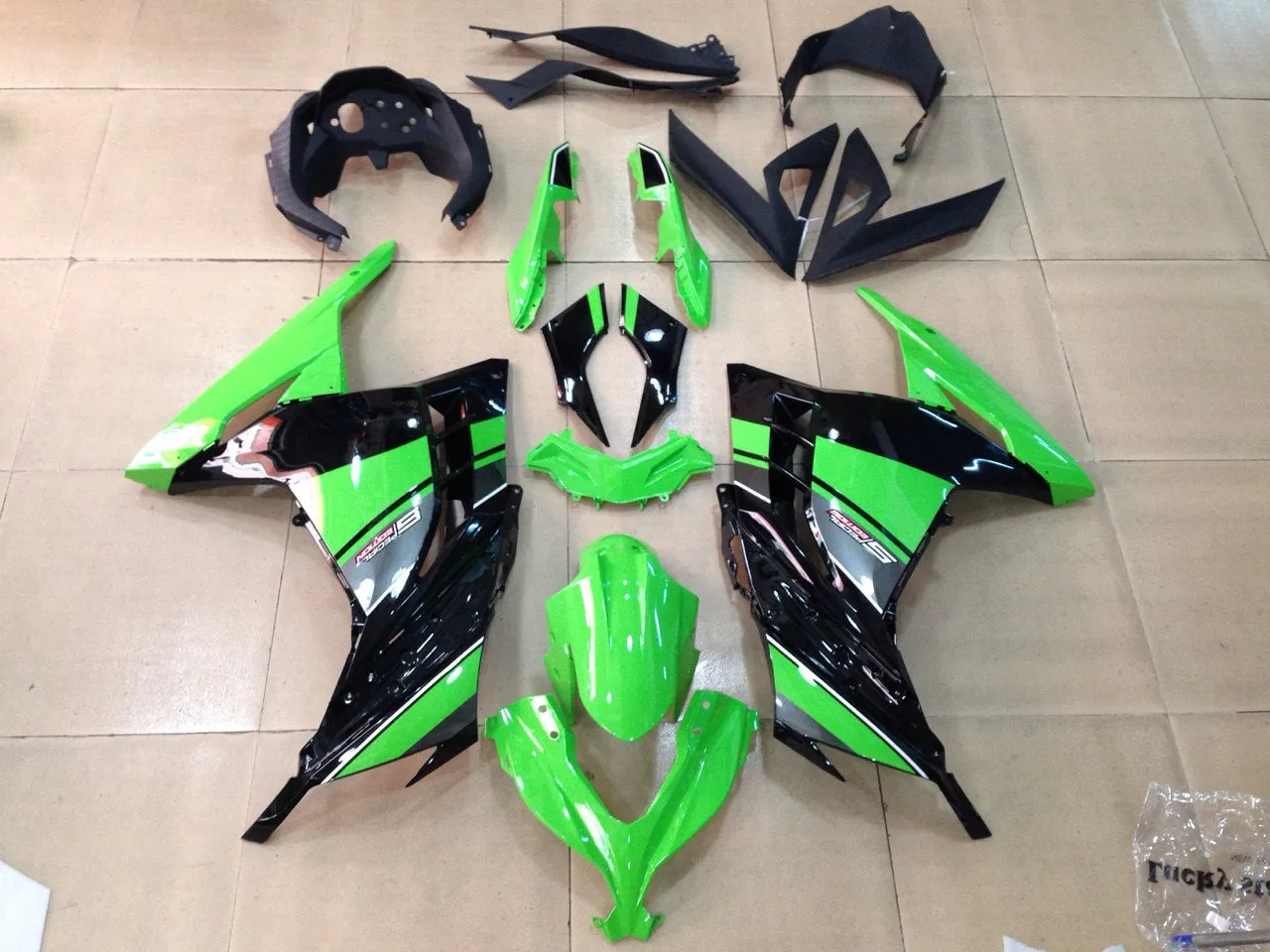 Carenados Amotopart 2013-2017 Plásticos Kawasaki Ninja 300R EX300R Verde Negro Ninja Genérico