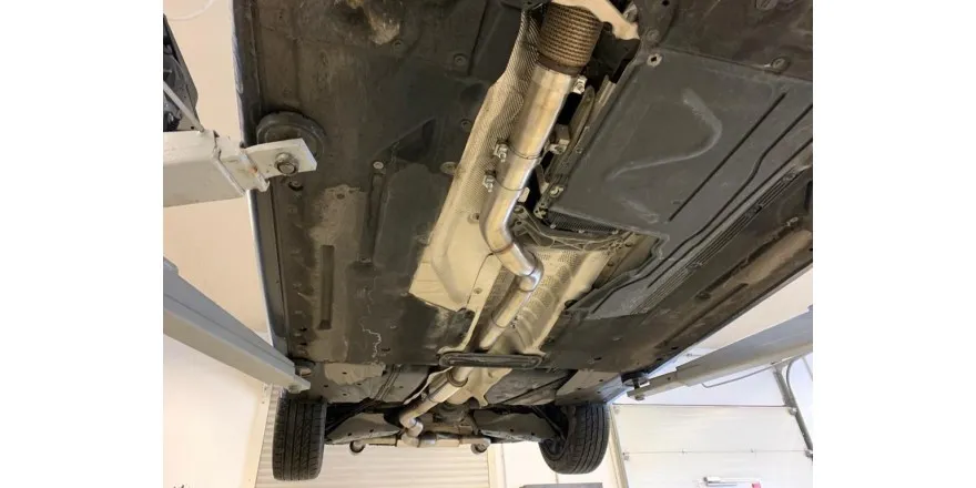 BMW F30 / 31 - 330i xDrive - Silenciador delantero FOX