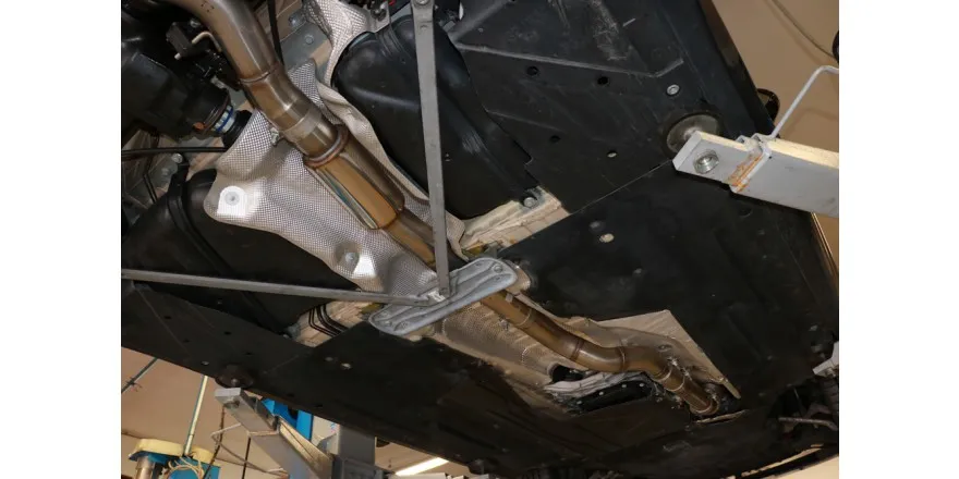 FOX Escape delantero con pieza flexible de 2 piezas BMW F36 - 440i Grand Coupe - paquete M Año: 3,0l 240kW